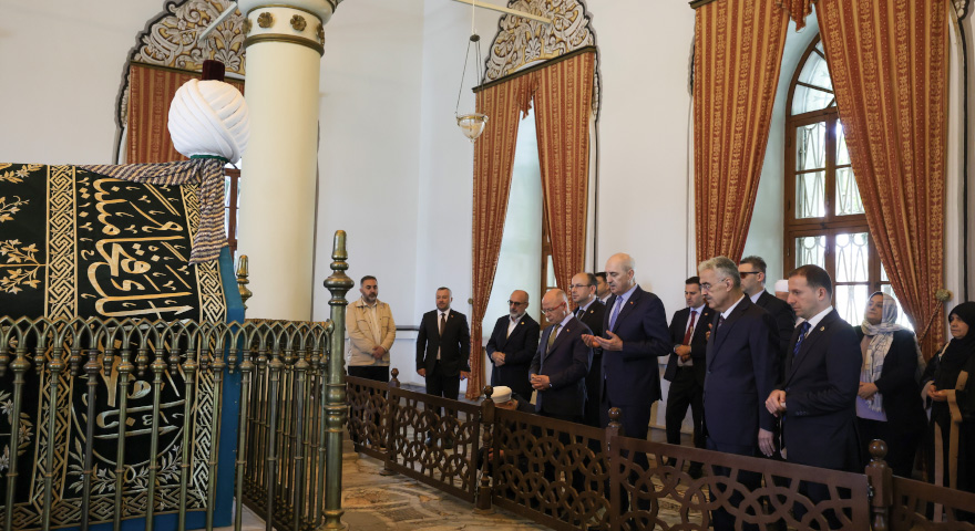 TBMM BAŞKANI KURTULMUŞ, BURSA’DA TÜRBE ZİYARETLERİNDE BULUNDU